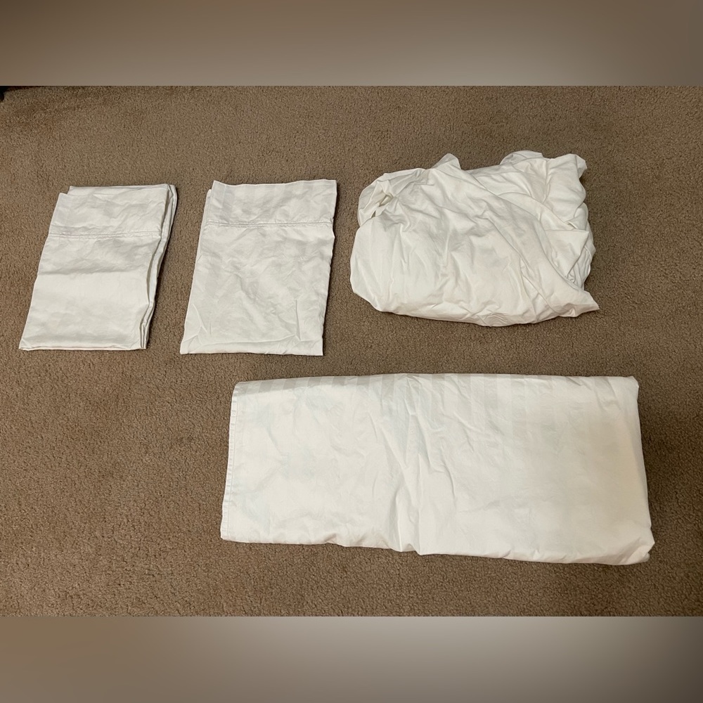 GENTLY USED 4 PIECE SET WAMSUTTA DAMASK QUEEN SHEETS